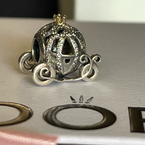 Authentic Disney x Pandora Cinderella’s Pumpkin Carriage charm two toned gold - Picture 5 of 10